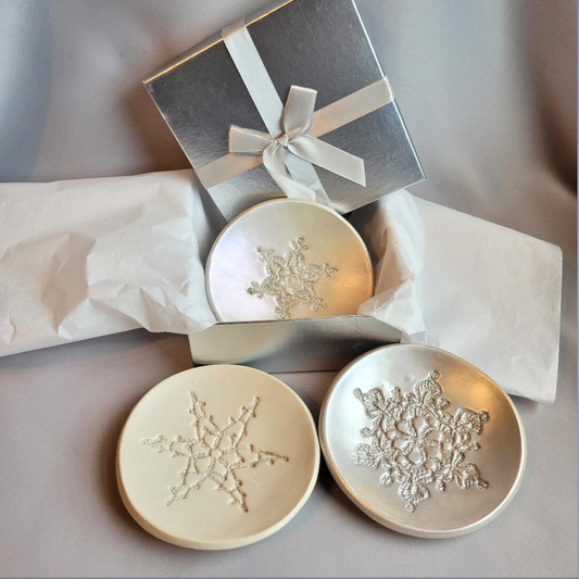 Winter Snowstorm Dish Set