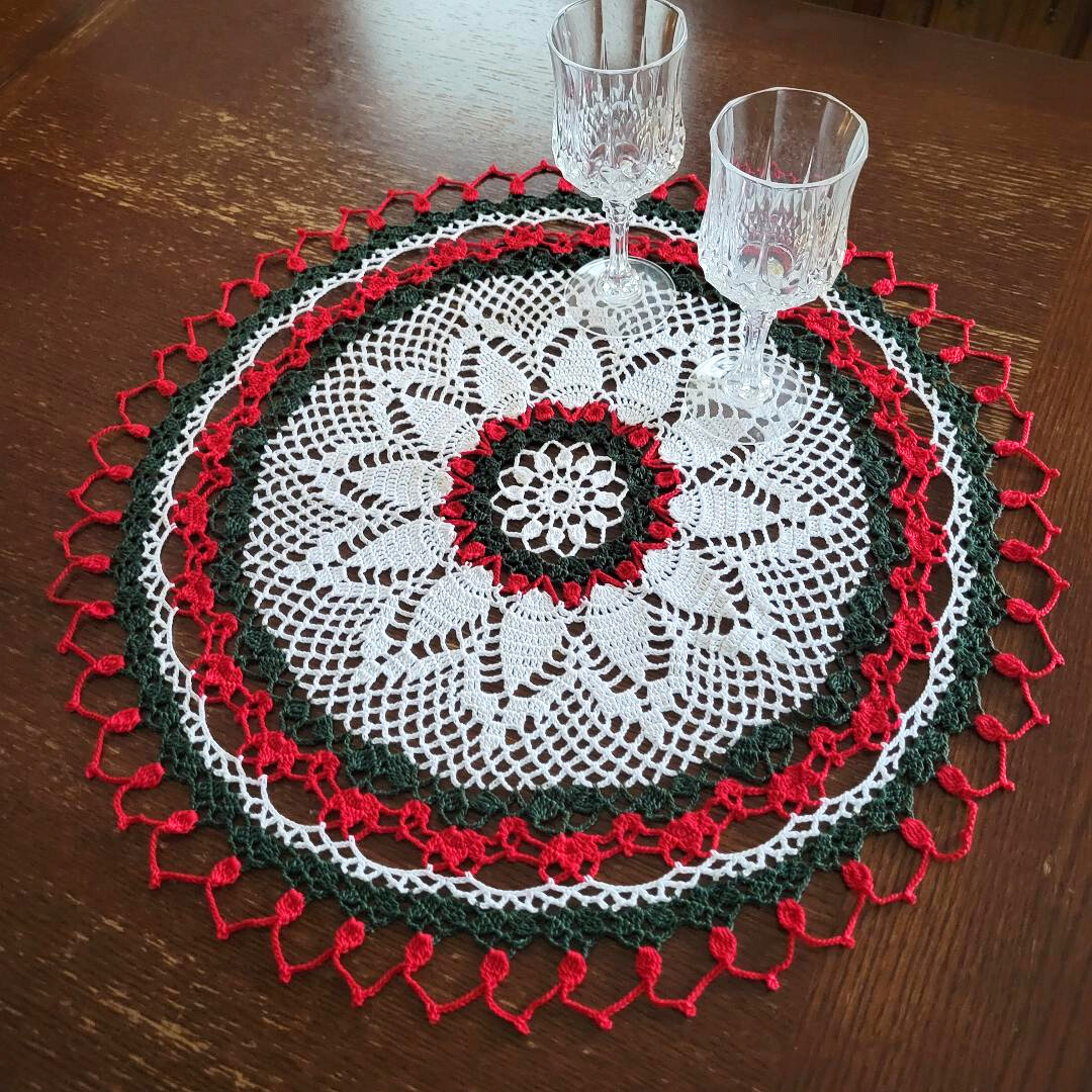 Yuletide Coming 20" Christmas Doily