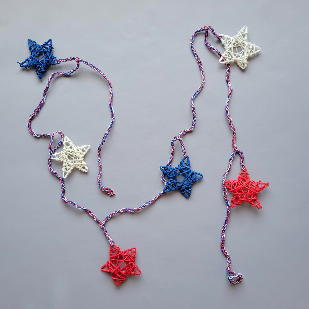 Rattan Patriotic Stars Garland