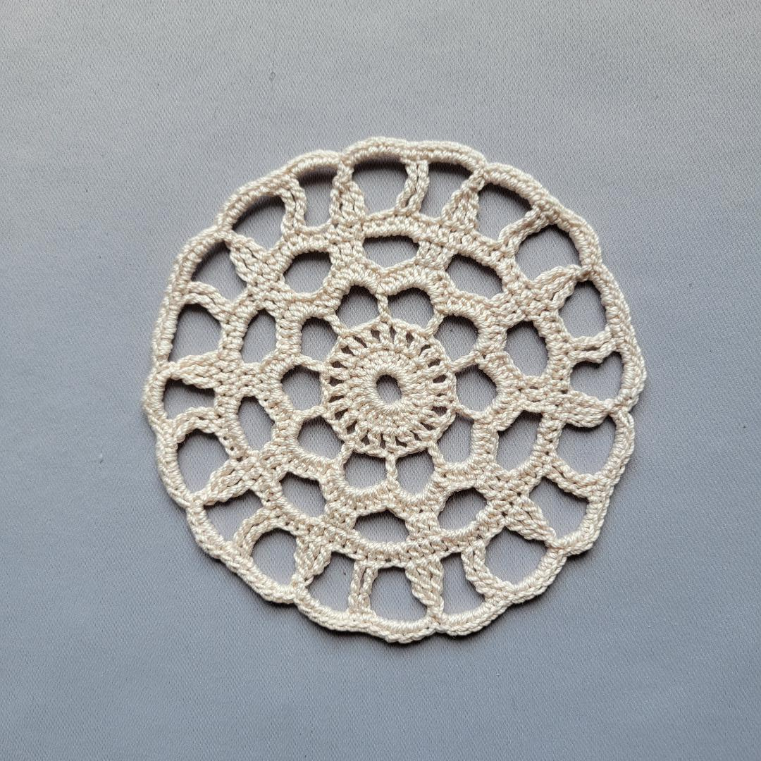 Aperitif 4 1/2" Doily