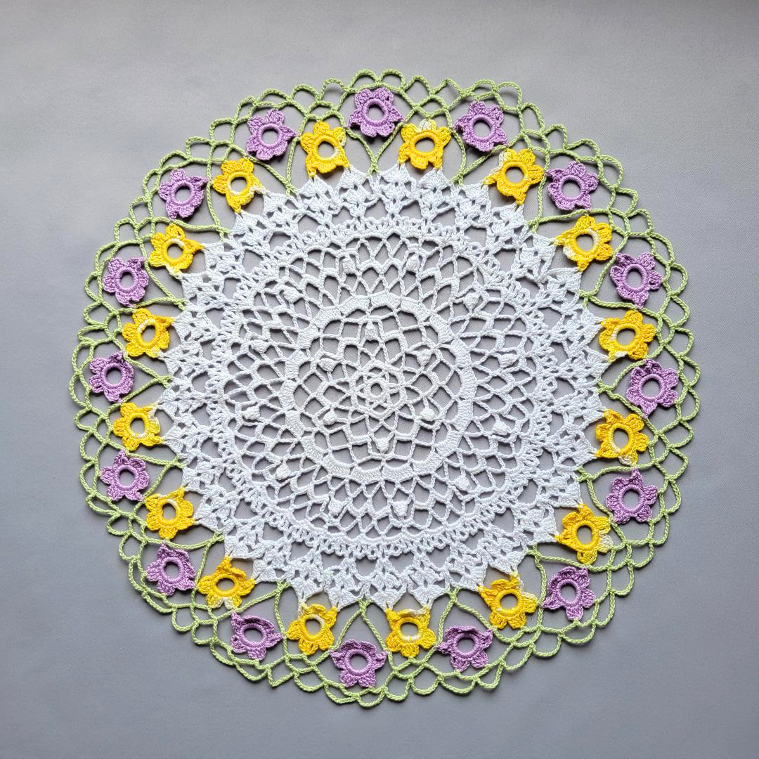 Quelque Fleurs 15" Doily