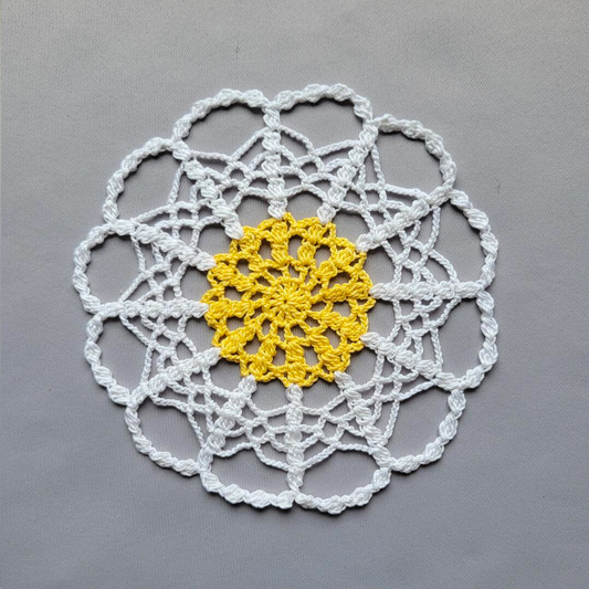 Optical Illusion 6" Daisy Doily