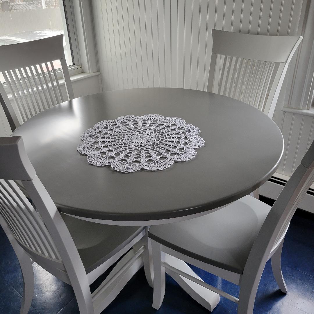 Cultivated Buttercup 18" Doily