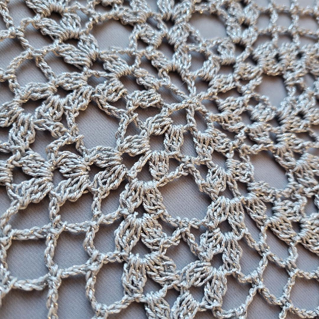 Anemones 8" Doily
