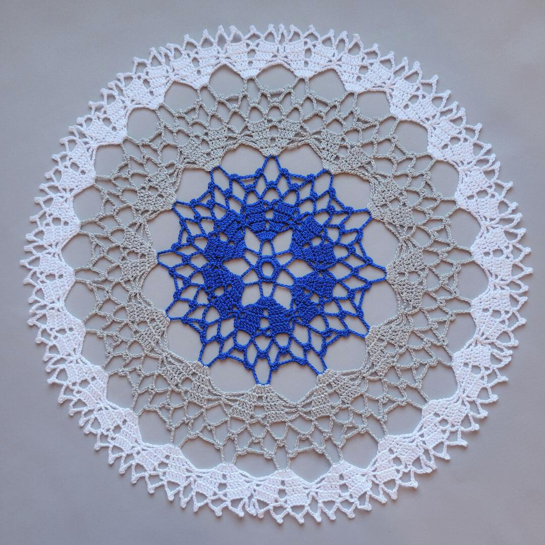 Cherokee Rose 15" Holiday Doily