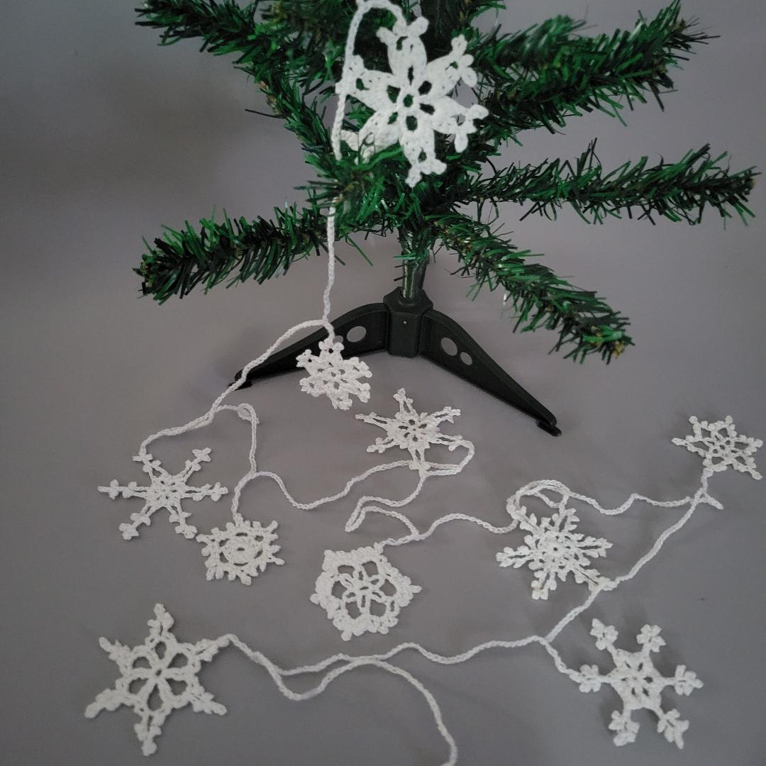 Snowflake Garland & Christmas Tree Bundle