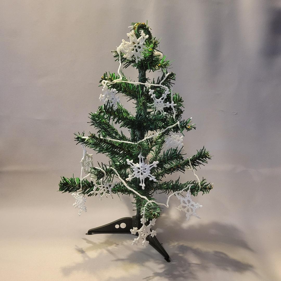 Snowflake Garland & Christmas Tree Bundle