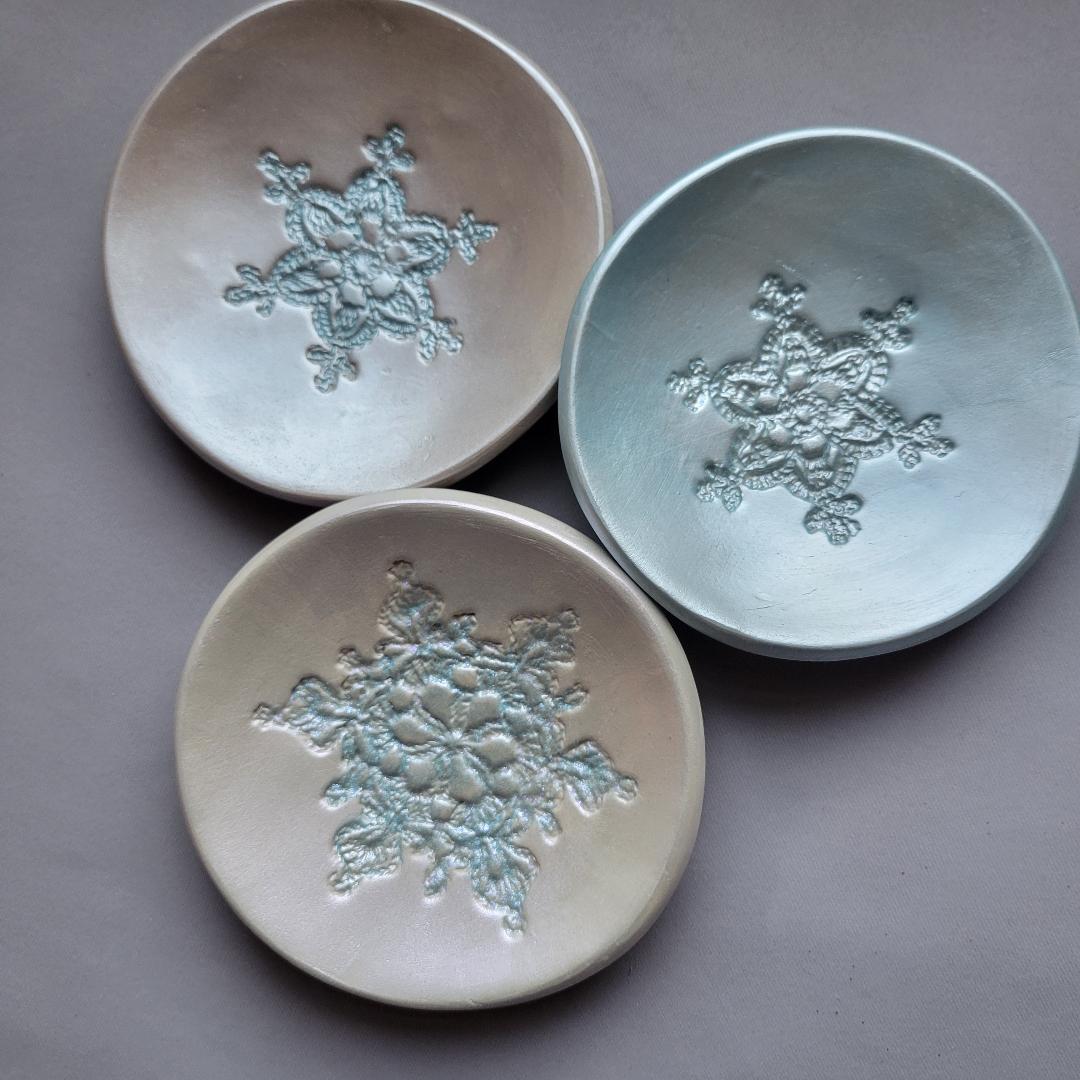 Sparkly Snowflake Dish Set