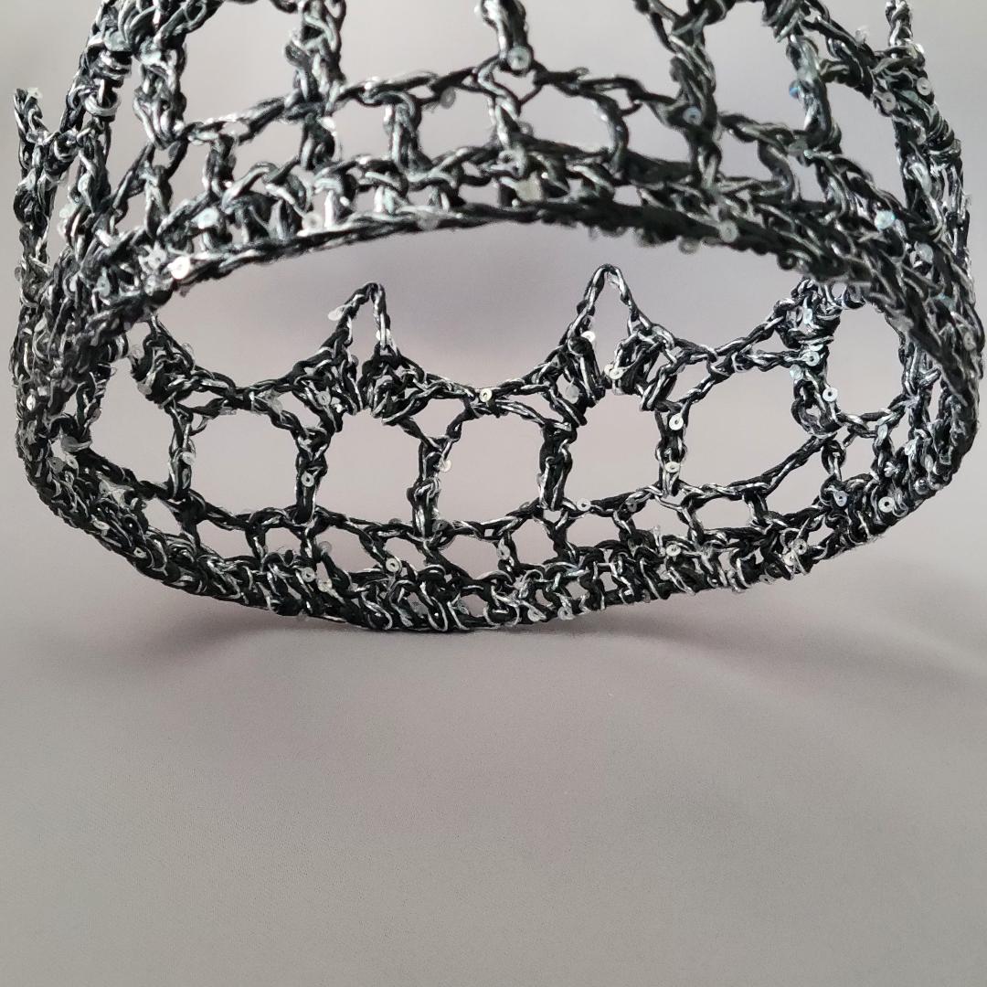 Black/Silver 6" Crown