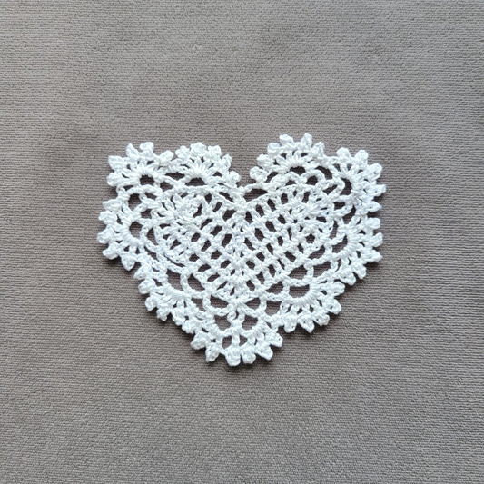 Big Heart Wedding Favor 3"x4" Doily