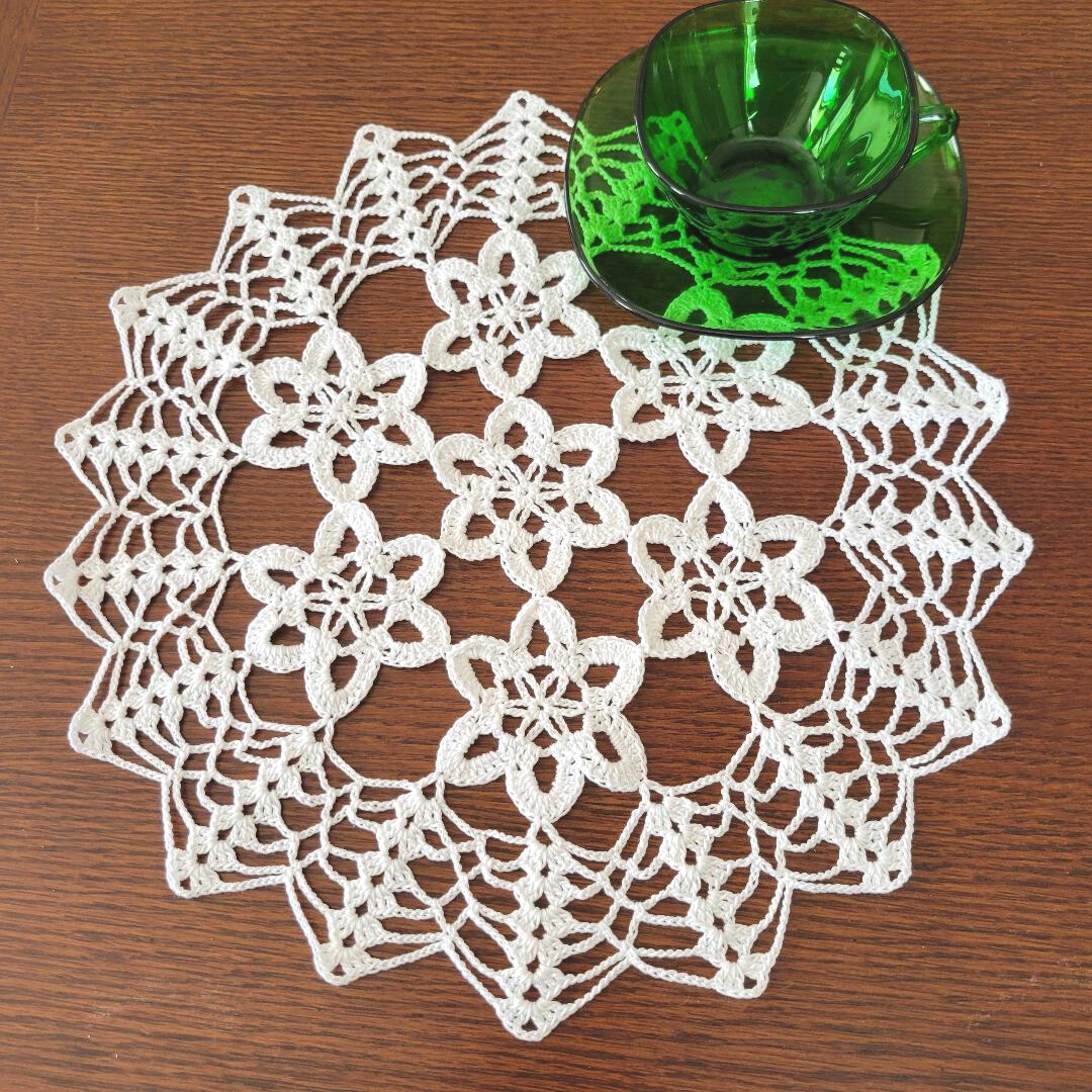 Diva 13" Doily