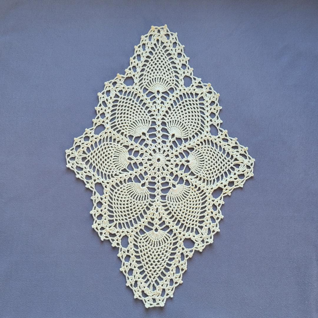 Pineapple 12"x18"  Doily