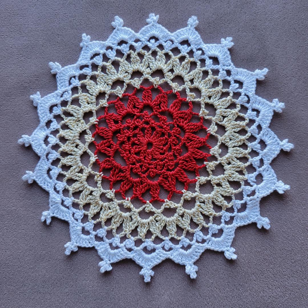 Duchess 8" Christmas Doily